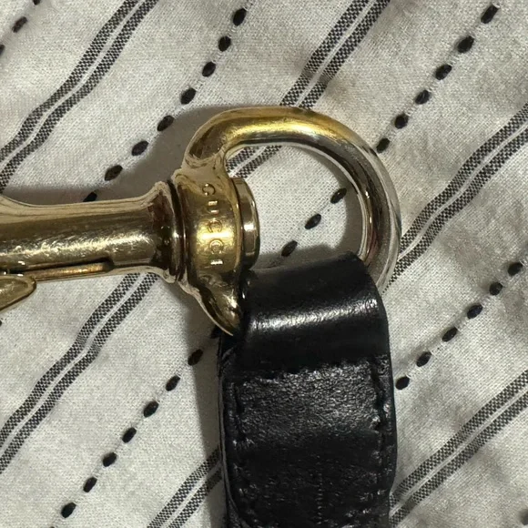 Gucci Black Leather Shoulder Bag with Gold GG Logo - Picture 4 of 8